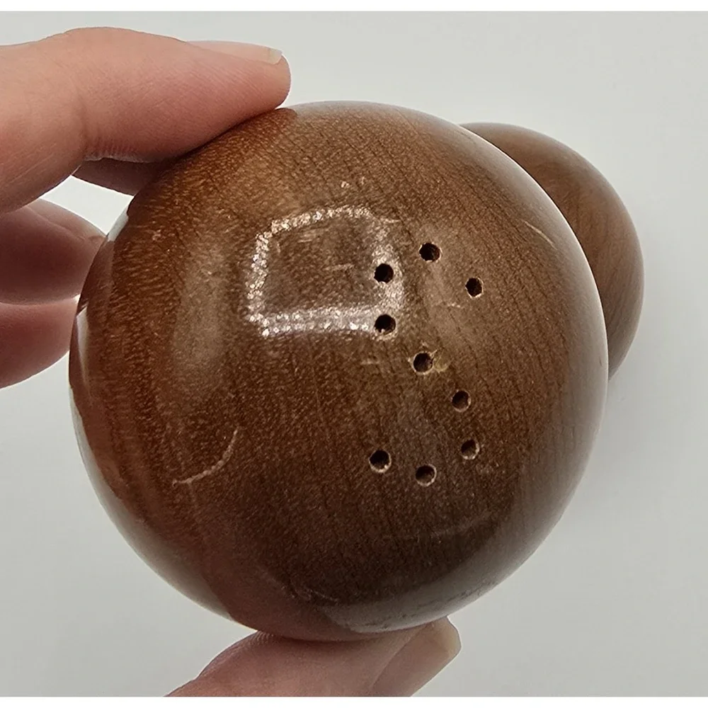 Vintage Wooden Wood MCM Mid Century Modern Salt and Pepper Shakers Round‎